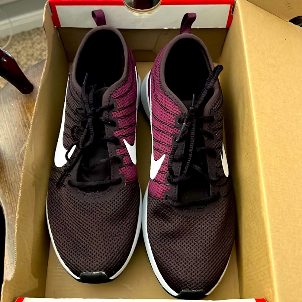 W Nike Dual Tone Race shoes size 9